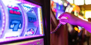 Antarmuka permainan Fortune Ox di platform keraton4 menampilkan gulungan dan kontrol taruhan